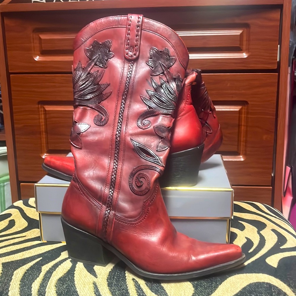 Carlos Santana slinger boots.  Brazilian made red boots. Size 8